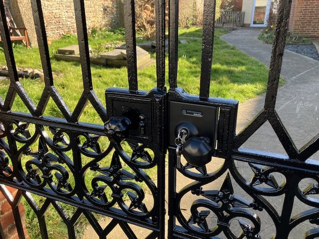 Cast iron gate restored