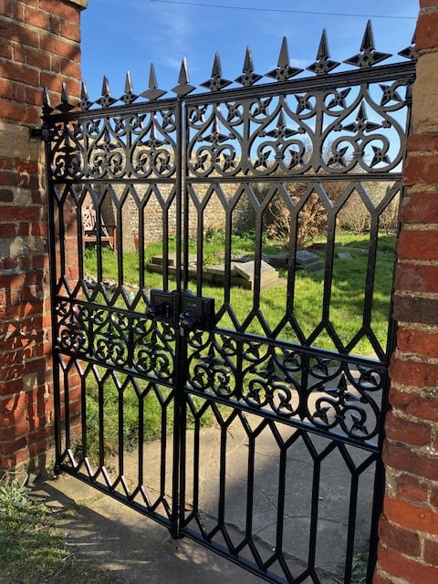 Cast iron gate restored