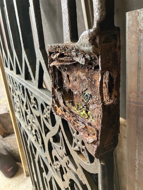 Cast iron gate restored