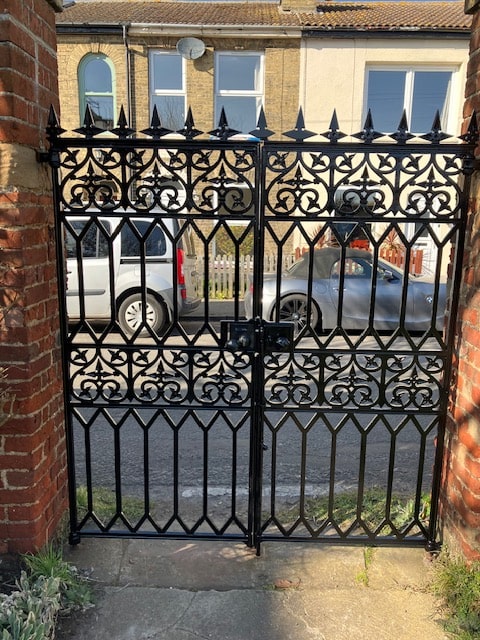Cast iron gate restored